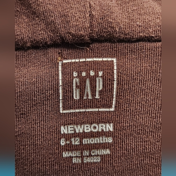 GAP Baby 6-12 months Onesie, Bunting suit, Outdoor wear, Cap with Pompom, Unisex - Picture 3 of 11